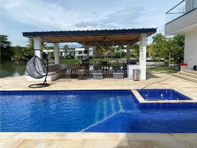 Casa de 5 alcobas en venta en Girardot, Girardot, 1300 m² · foto 2 de 19