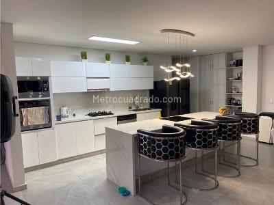 Casa de 5 alcobas en venta en Girardot, Girardot, 1300 m² · foto 5 de 19