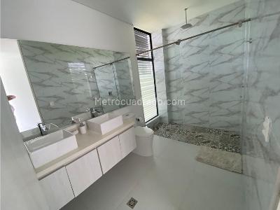 Casa de 5 alcobas en venta en Girardot, Girardot, 1300 m² · foto 12 de 19