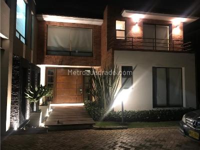 Casa de 5 alcobas en venta en San Jacinto Golf Club Residencial, Chía, 1777 m² · foto 2 de 20