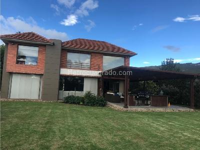 Casa de 5 alcobas en venta en San Jacinto Golf Club Residencial, Chía, 1777 m² · foto 3 de 20