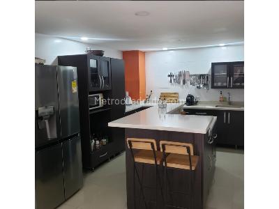 Apartamento de 3 alcobas en venta en Estadio, Medellín, 166 m² · foto 3 de 20