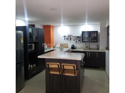 Apartamento de 3 alcobas en venta en Estadio, Medellín, 166 m² · foto 4 de 20