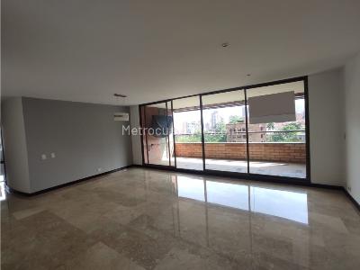 Apartamento de 3 alcobas en arriendo en Los Balsos, Medellín, 143 m² · foto 2 de 18