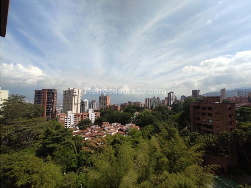 Modern 3BR Apartment with Amenities in Los Balsos - 5