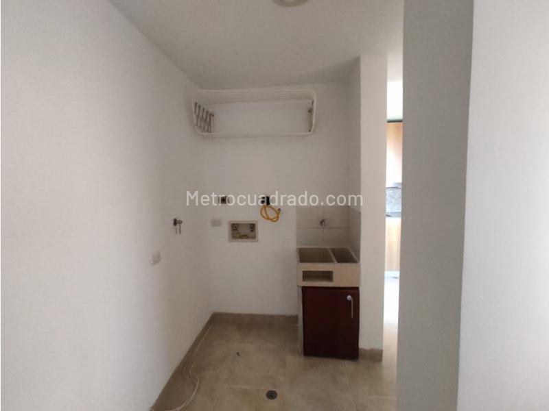 Modern 3BR Apartment with Amenities in Los Balsos - 8
