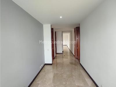 Apartamento de 3 alcobas en arriendo en Los Balsos, Medellín, 143 m² · foto 10 de 18
