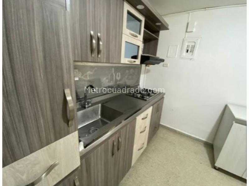 Apartamento amplio de 3 Alcobas con Terraza en Florida Nueva - 2