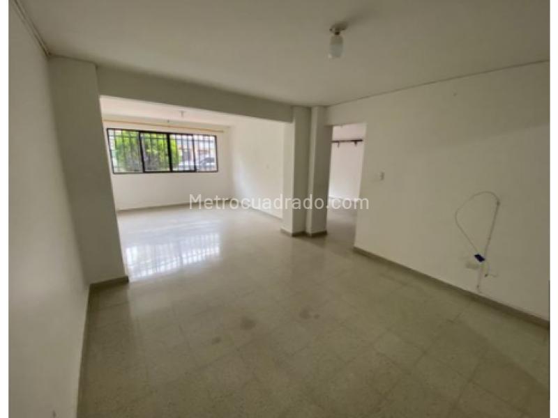 Apartamento amplio de 3 Alcobas con Terraza en Florida Nueva - 4