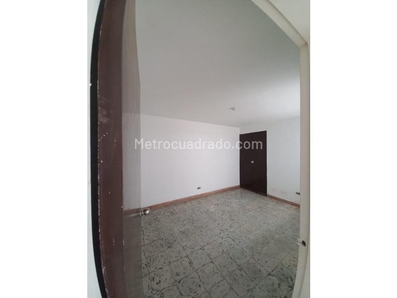 Spacious 4BR House with Parking in Simon Bolivar - 6