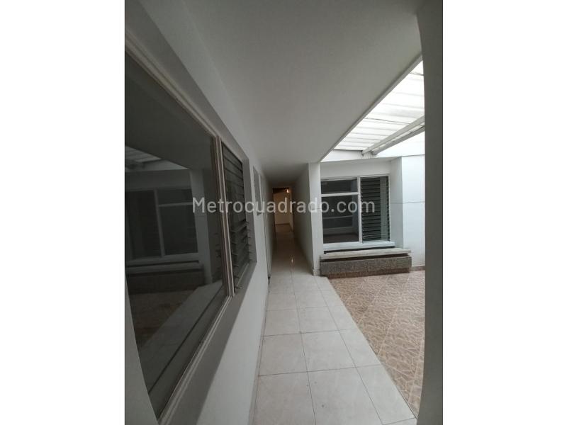 Spacious 4BR House with Parking in Simon Bolivar - 7