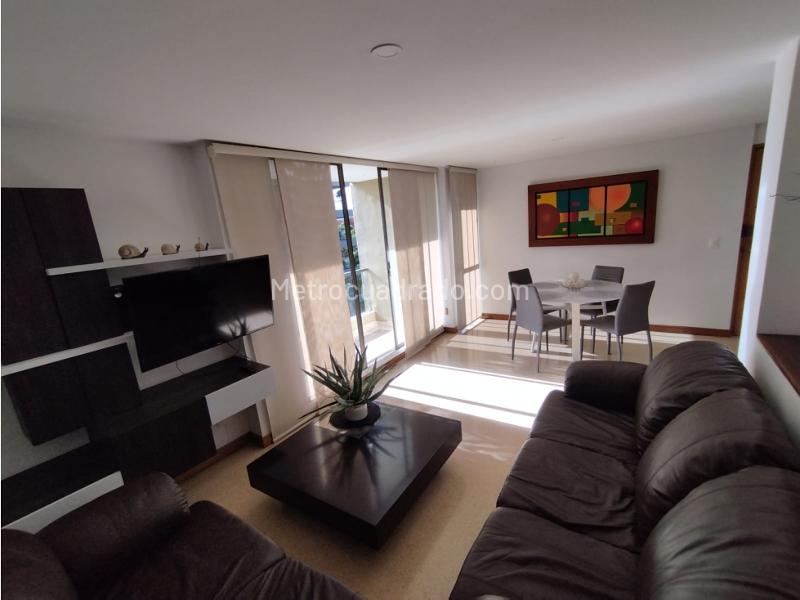 Apartamento de 3 Alcobas con Parqueadero Privado en El Poblado