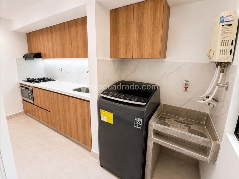 Apartamento en Arriendo, El Poblado, Medellín - 2
