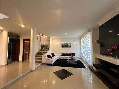 Casa de 4 alcobas en venta en El Poblado, Medellín, 425 m² · foto 2 de 20