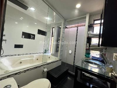 Casa de 4 alcobas en venta en El Poblado, Medellín, 425 m² · foto 7 de 20