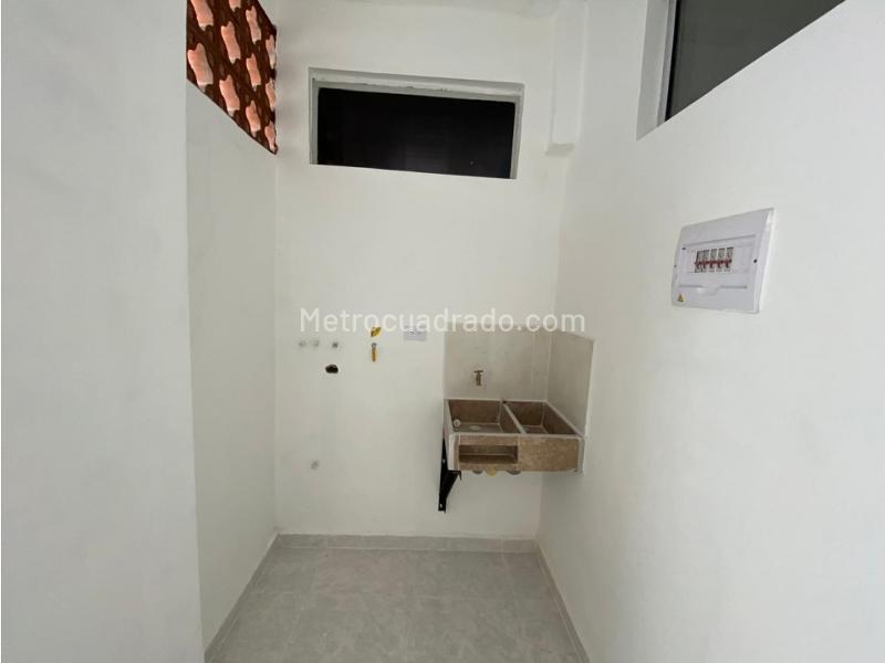 Spacious 3BR Apartment Near Metro in Prado Centro - 3