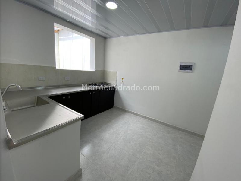 Modern 3BR Apartment with Extra Bathroom in Prado Centro - 2