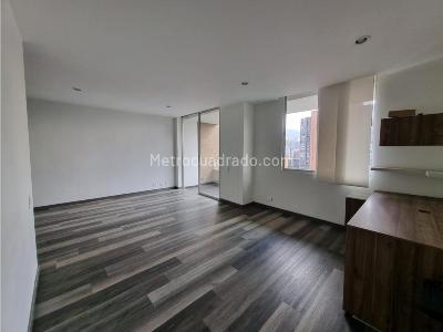 Apartamento de 2 alcobas en arriendo en Castropol, Medellín, 80 m² · foto 2 de 15