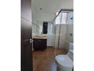 Apartamento de 2 alcobas en arriendo en Castropol, Medellín, 80 m² · foto 12 de 15