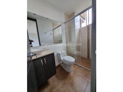 Apartamento de 2 alcobas en arriendo en Castropol, Medellín, 80 m² · foto 13 de 15