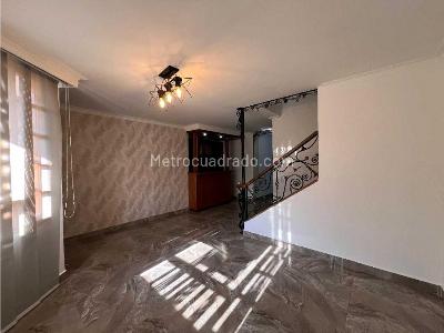 Casa de 4 alcobas en venta en Calasanz, Medellín, 170 m² · foto 2 de 20