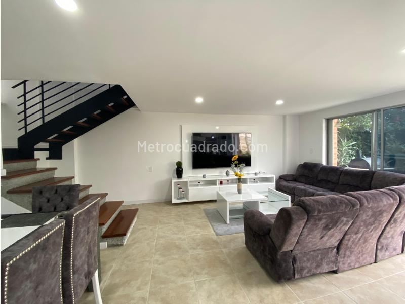 Casa Amoblada de 4 Alcobas con BBQ en El Poblado - 2