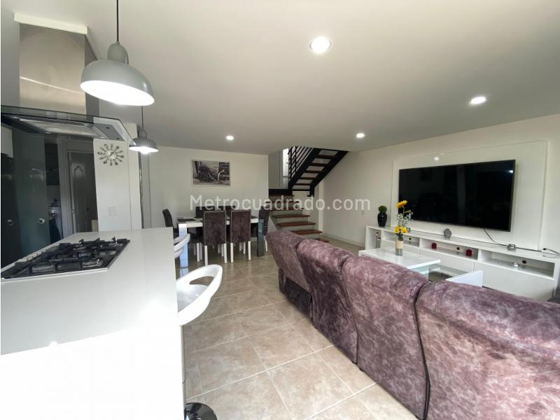 Casa Amoblada de 4 Alcobas con BBQ en El Poblado - 3