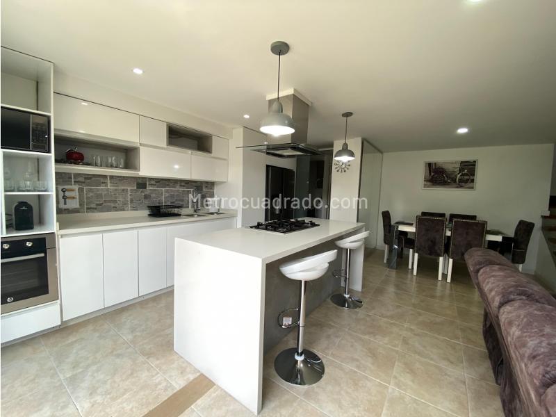 Casa Amoblada de 4 Alcobas con BBQ en El Poblado - 4