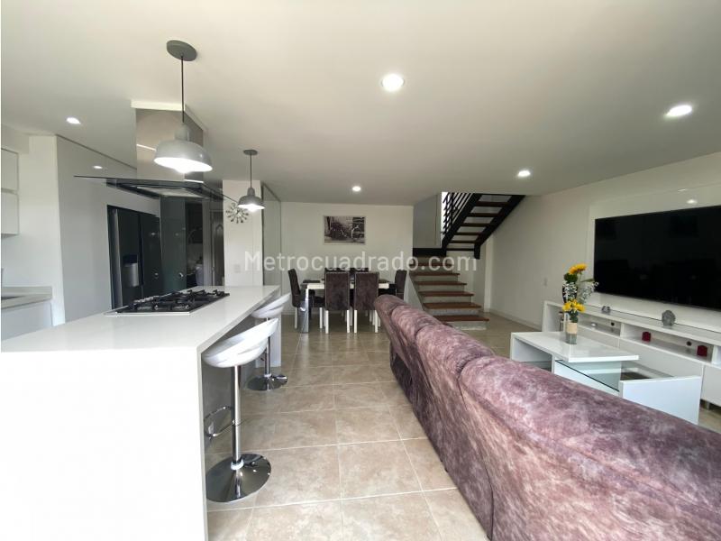 Casa Amoblada de 4 Alcobas con BBQ en El Poblado - 5