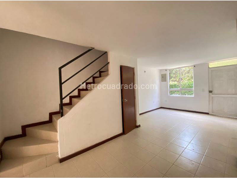 3BR House with Private Parking in Rodeo Alto