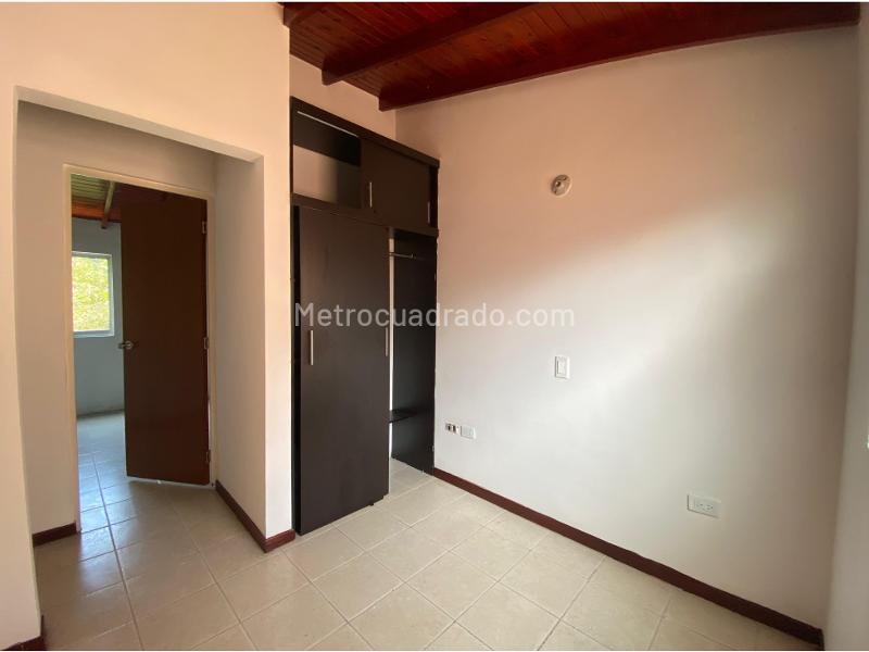 3BR House with Private Parking in Rodeo Alto - 9