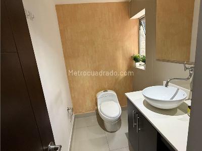 Casa de 4 alcobas en venta en Santa Teresita, Medellín, 138 m² · foto 4 de 20