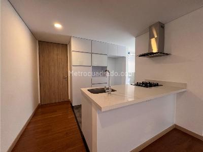 Apartamento de 2 alcobas en venta en El Poblado, Medellín, 72 m² · foto 2 de 20