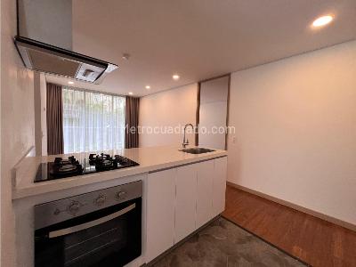 Apartamento de 2 alcobas en venta en El Poblado, Medellín, 72 m² · foto 3 de 20