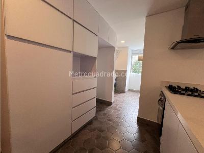 Apartamento de 2 alcobas en venta en El Poblado, Medellín, 72 m² · foto 4 de 20
