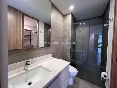 Apartamento de 2 alcobas en venta en El Poblado, Medellín, 72 m² · foto 11 de 20