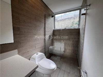 Apartamento de 2 alcobas en venta en El Poblado, Medellín, 72 m² · foto 13 de 20