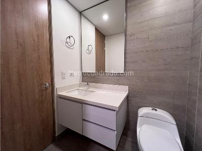 Apartamento de 2 alcobas en venta en El Poblado, Medellín, 72 m² · foto 19 de 20