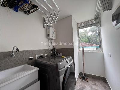 Apartamento de 2 alcobas en venta en El Poblado, Medellín, 69 m² · foto 5 de 16