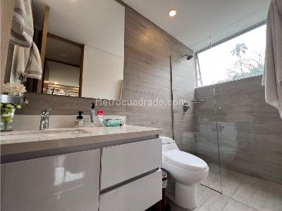 Apartamento de 2 alcobas en venta en El Poblado, Medellín, 69 m² · foto 9 de 16