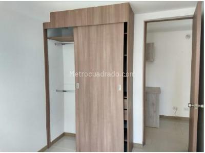 Apartamento de 3 alcobas en venta en Bello, Bello, 67 m² · foto 2 de 14