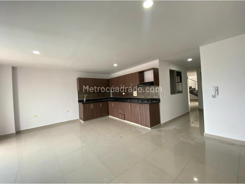 Penthouse Amplio de 4 Alcobas con Terraza en Laureles