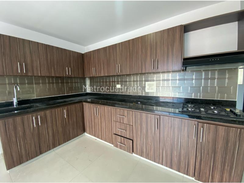 Spacious 4BR Penthouse with Terrace in Laureles - 2