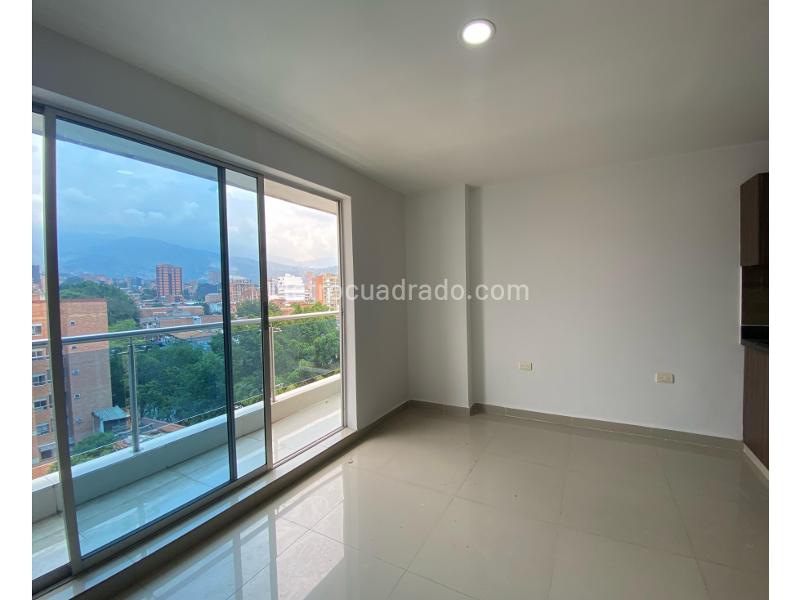 Spacious 4BR Penthouse with Terrace in Laureles - 4