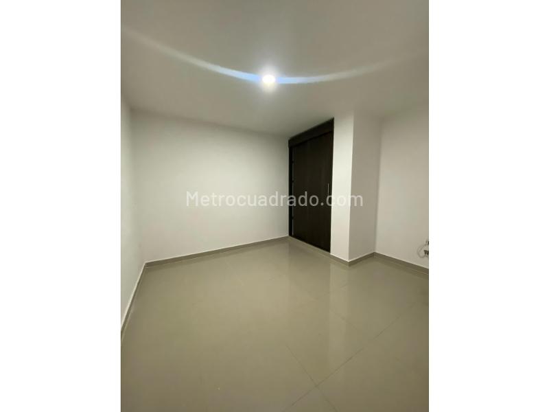 Spacious 4BR Penthouse with Terrace in Laureles - 6