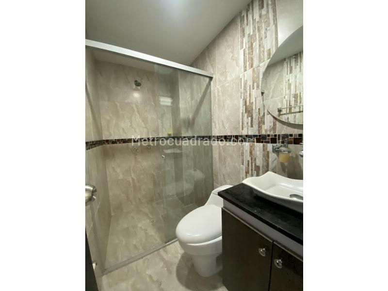 Spacious 4BR Penthouse with Terrace in Laureles - 7