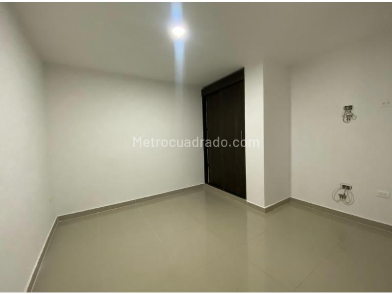 Spacious 4BR Penthouse with Terrace in Laureles - 9