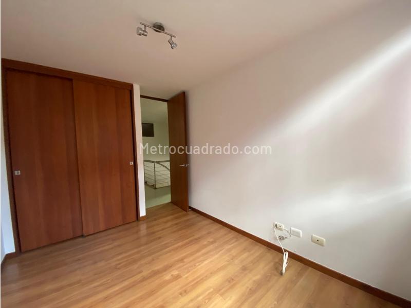 Apartamento de 3 Alcobas con Piscina en El Poblado - 9