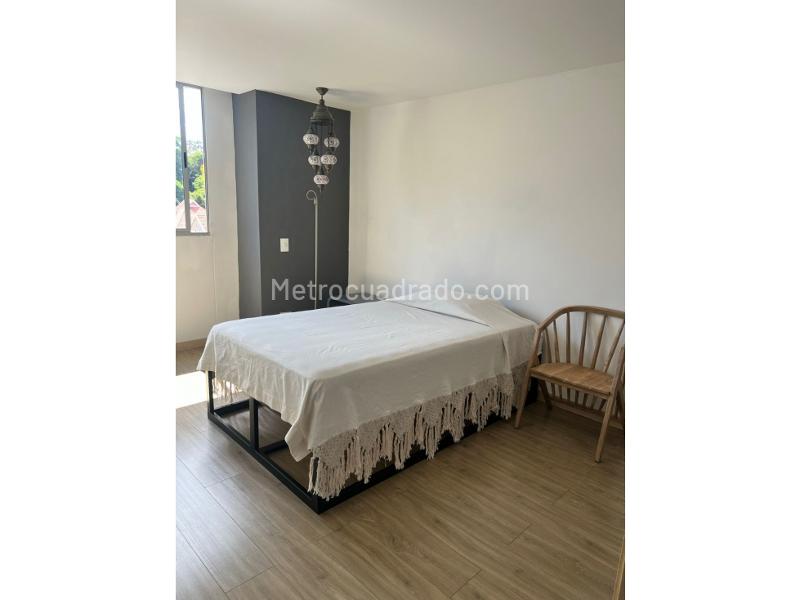 Apartamento de 4 Alcobas con Balcones y Amenidades en El Poblado - 3