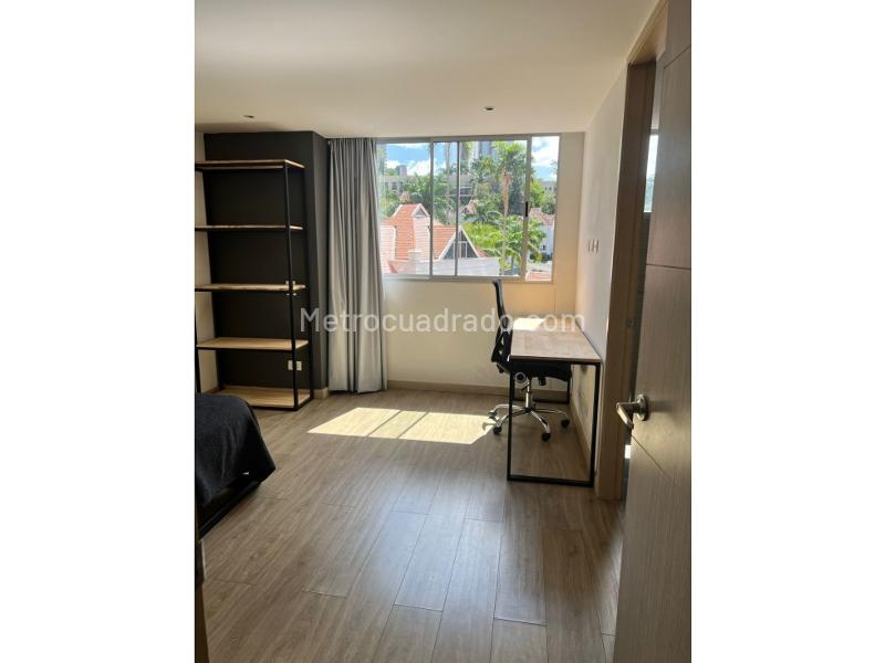 Apartamento de 4 Alcobas con Balcones y Amenidades en El Poblado - 4